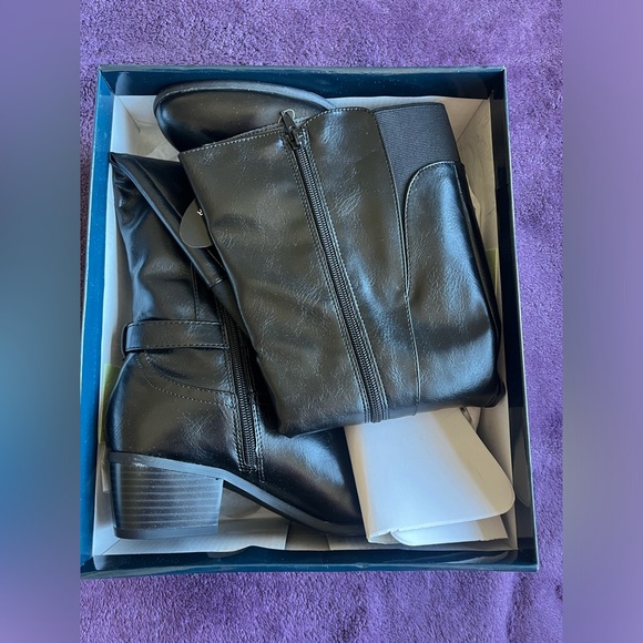 NWT Karen Scott Boots Size 8 - Picture 2 of 4